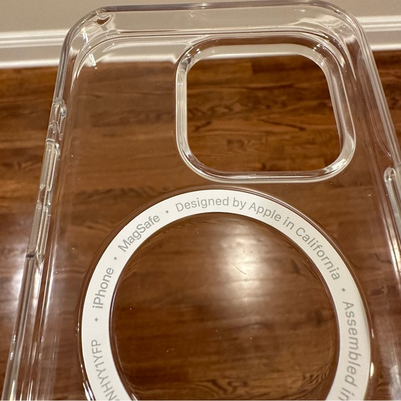 Apple iPhone 14 Pro Clear Case MagSafe - Picture 8 of 9